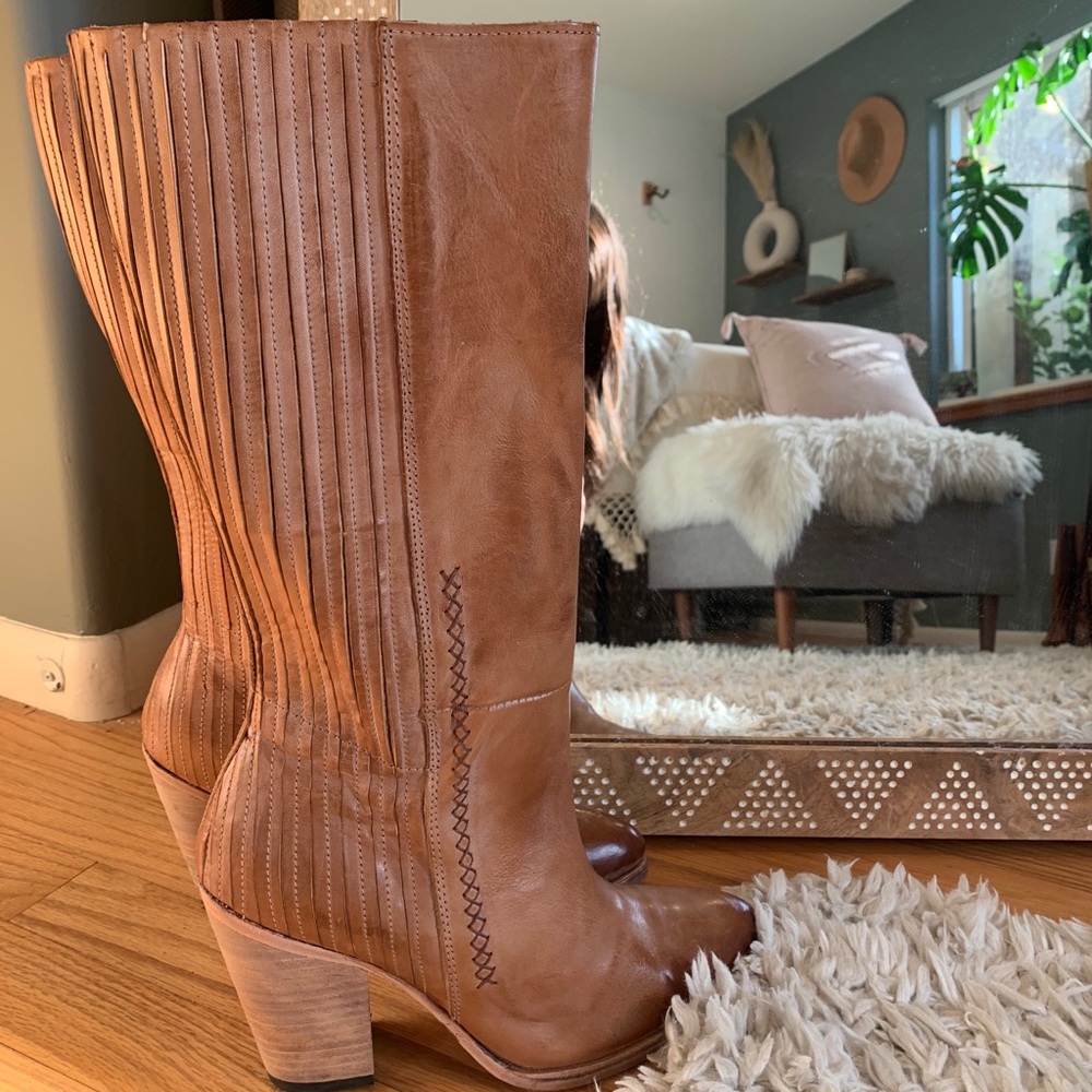 PROCE DROP! 💛 BRAND NEW FREEBIRD KNIFE BOOT